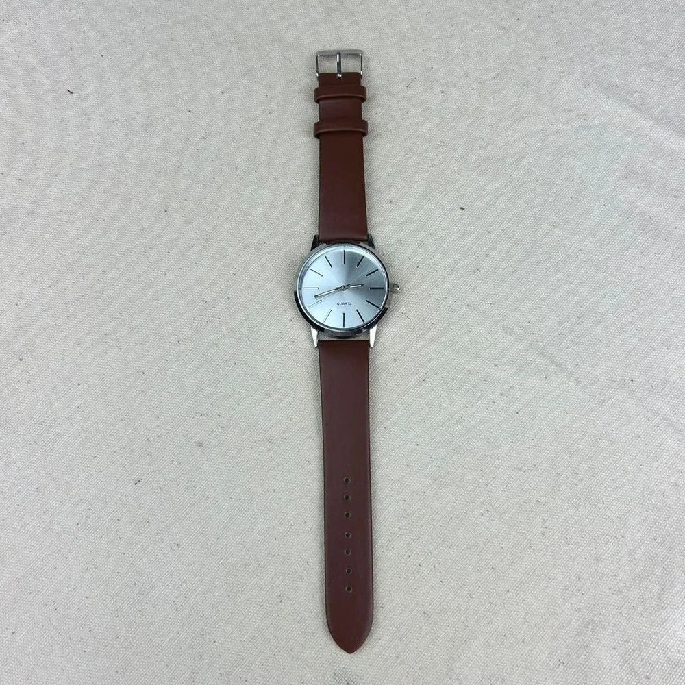 Minimalistic essential vintage style watch stainless steel brown and silver